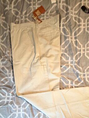 RE UNION Men’s Classic Cargo Pants in a versatile beige/khaki NWT